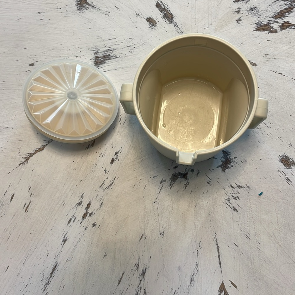 Tupperware Sugar container - Picture 4 of 4